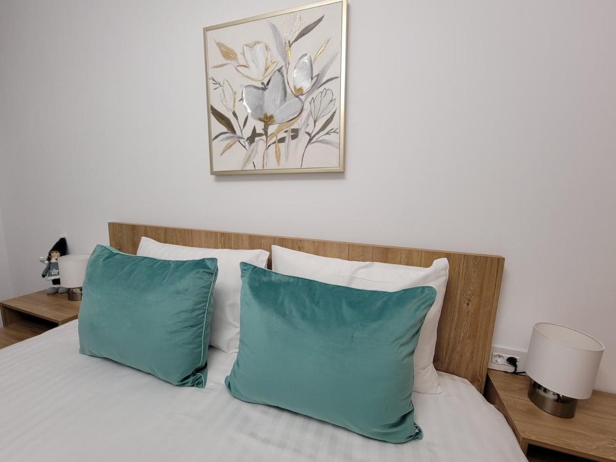 Mei Blue Brasov Luaran gambar