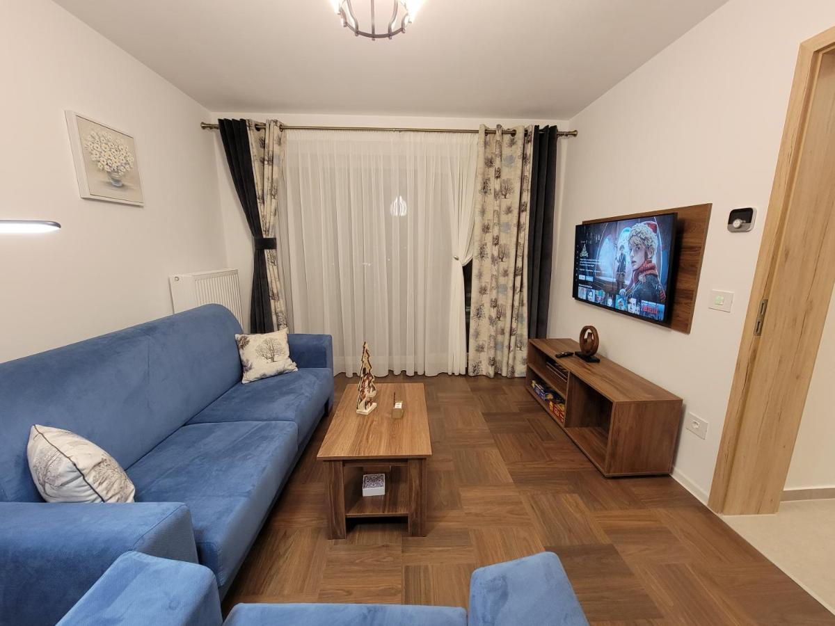 Mei Blue Brasov Luaran gambar