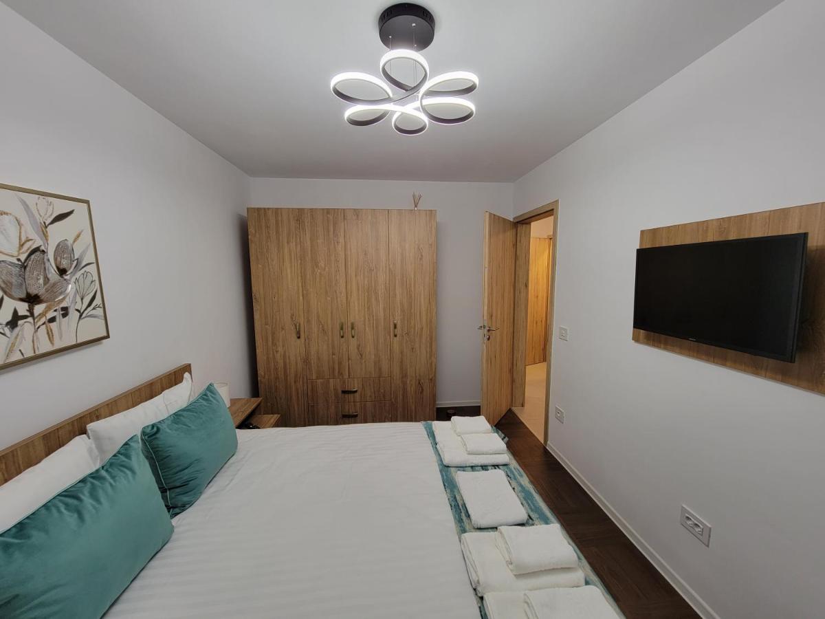 Mei Blue Brasov Luaran gambar